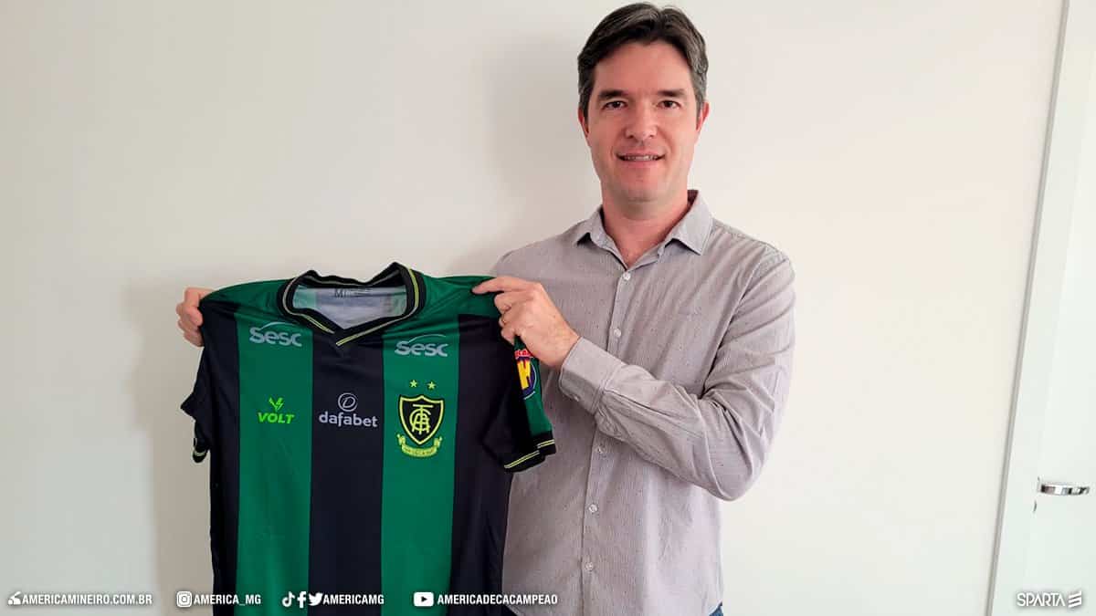 Novo auxiliar técnico do América, Giacomini é apresentado