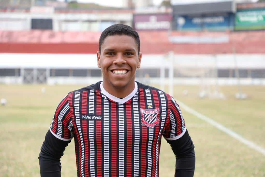 Meia do Paulista faz contagem regressiva para estreia na Bezinha: &ldquo;Estou ansioso&rdquo;