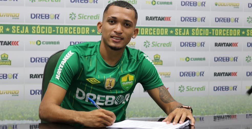 A pedido de Lisca, Walber aguarda liberação para fechar com o Vasco