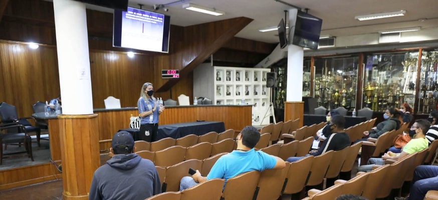 Santos realiza palestra com psicóloga para pais de atletas da base