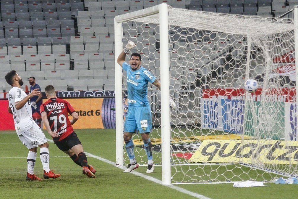 João Paulo critica pênalti não marcado: “Contra tudo e todos”
