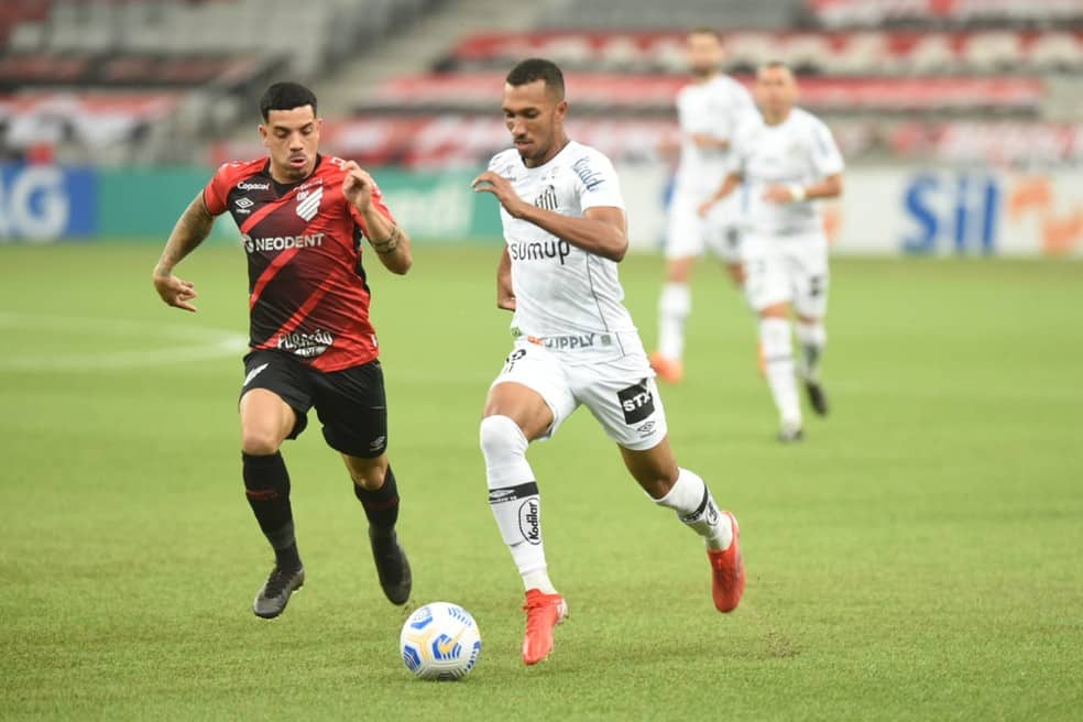 Lucas Braga reconhece 1º tempo ruim: “Muito abaixo”