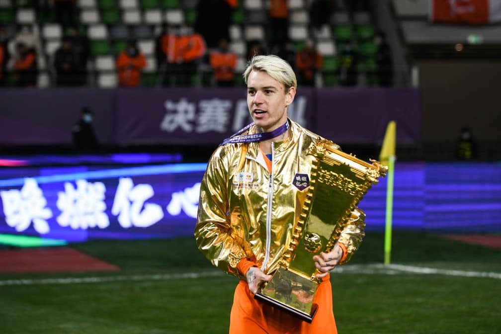 Corinthians anuncia o atacante Róger Guedes