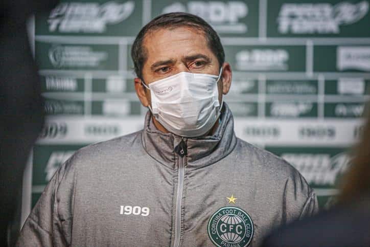 Morínigo diz que Coritiba esteve abaixo do Vila Nova, mas valoriza vitória