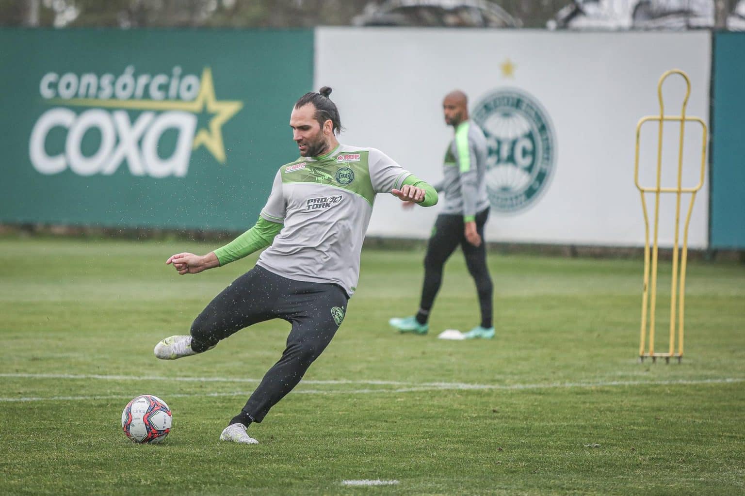 Coritiba garante nove titulares para 2022; Castán e Waguininho possuem vinculo até dezembro