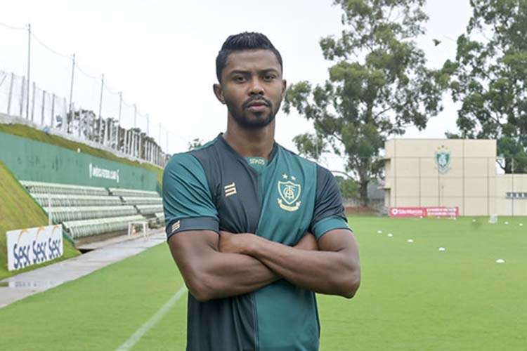 América-MG: Ricardo Silva comenta possível estreia de Willian