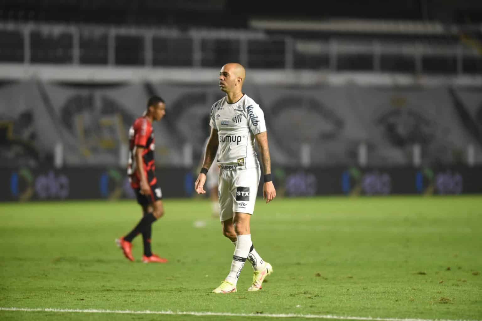 Diego Tardelli cogitou deixar o Santos após emboscada