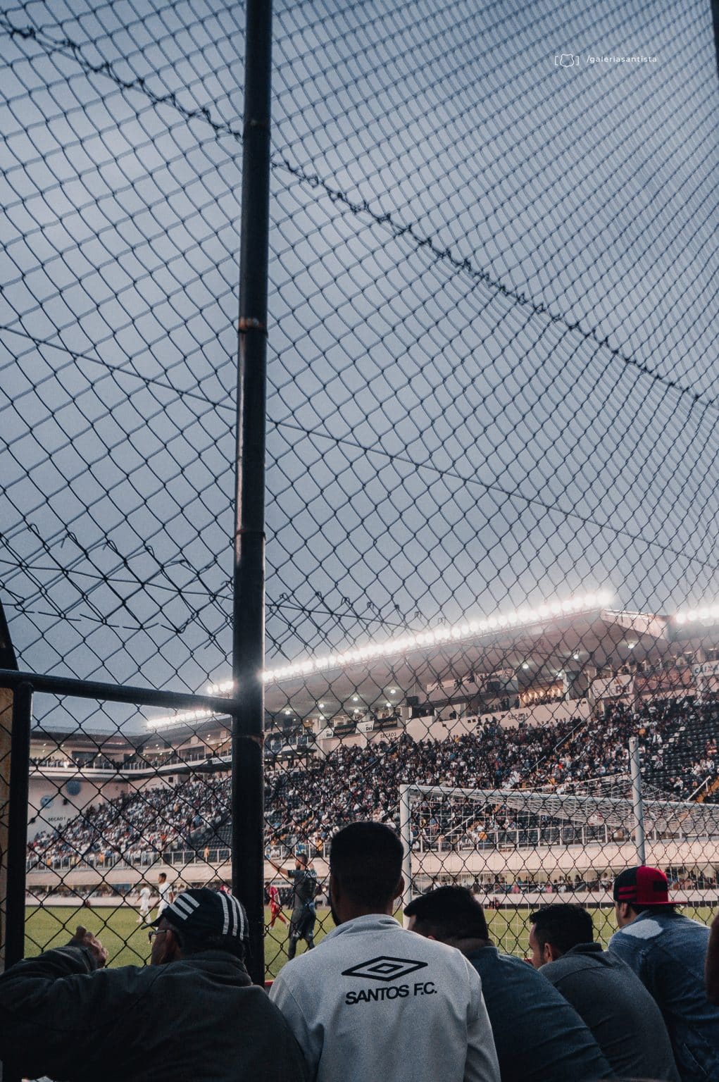 Santos e Fluminense tem nova data com 50% do público