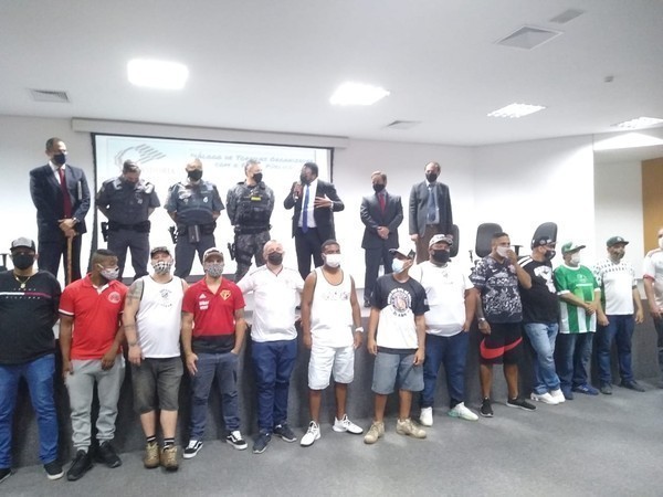 Reunião entre autoridades e torcidas organizadas