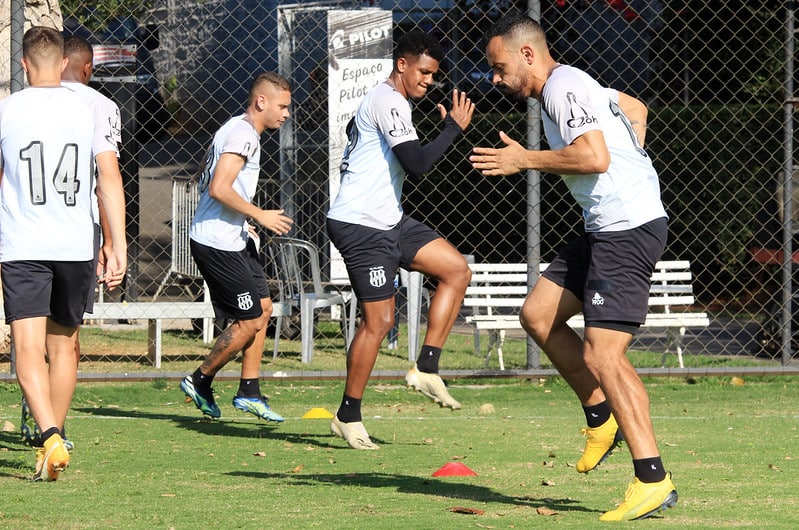 Vitória vem? Kleina vê melhora na Ponte Preta e acredita em primeira vitória fora de casa