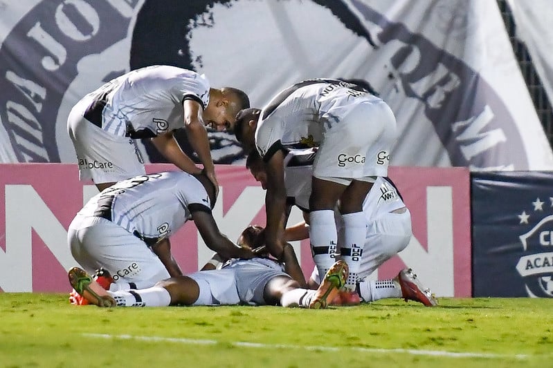 Bastidores da Ponte Preta contra o Brasil-RS