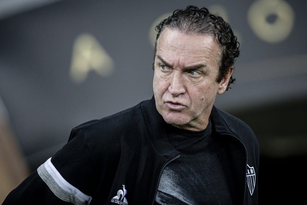 Cuca tem julgamento adiado e segue à beira do campo