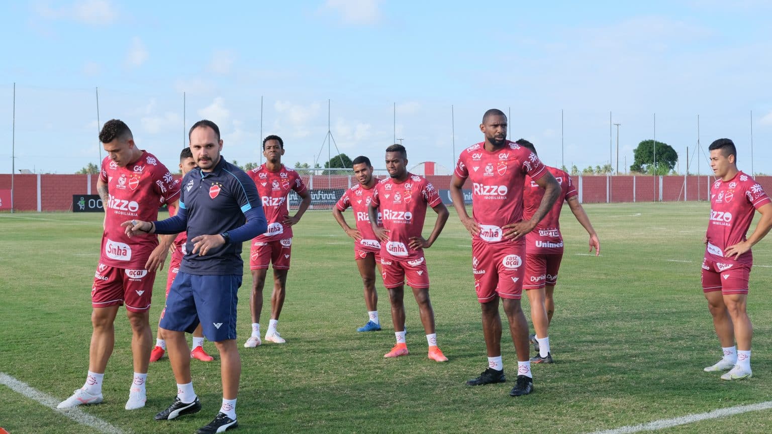 Vila Nova encerra preparação para encarar CSA; confira desfalques