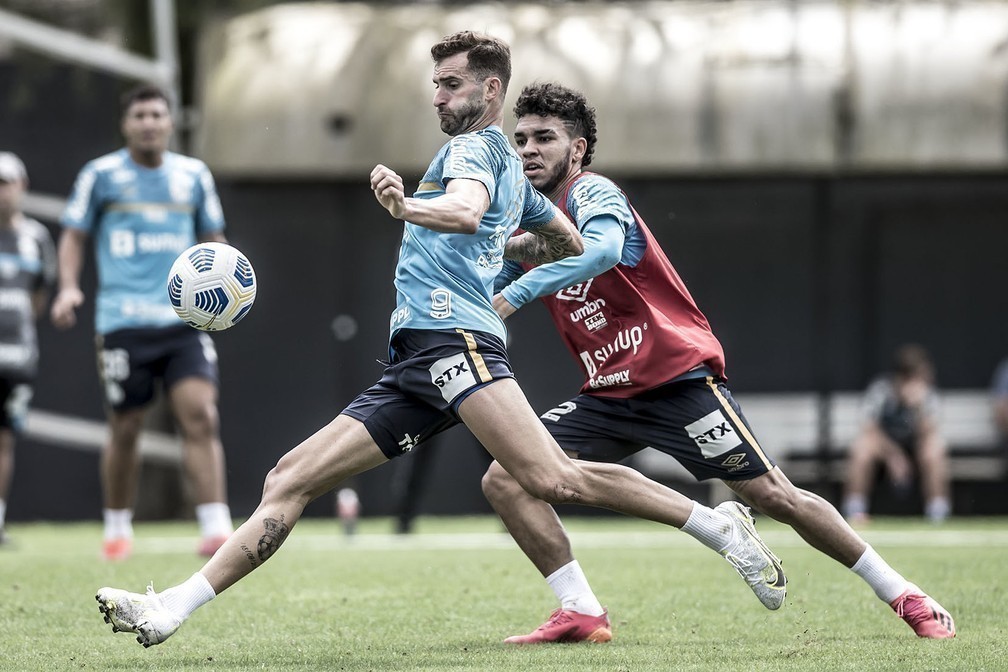 Léo Baptistão revela sonho de atuar na seleção, mas se diz focado no Santos