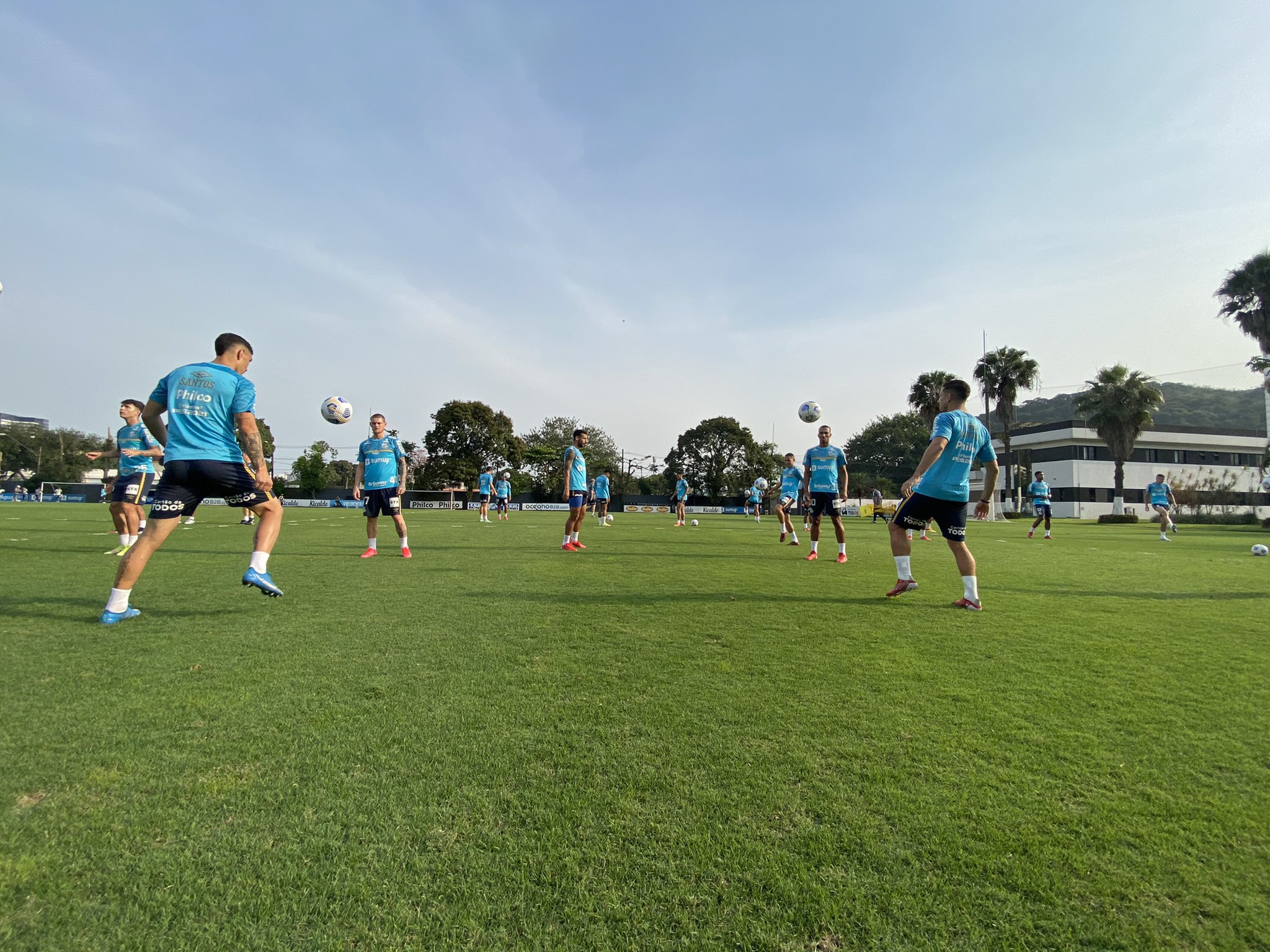 Santos relaciona 23 jogadores com novidades para Copa do Brasil