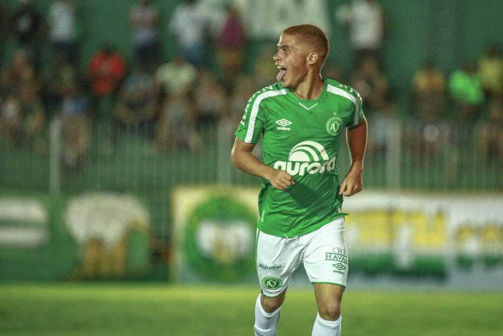 Brusque encaminha empréstimo de Foguinho, da Chape