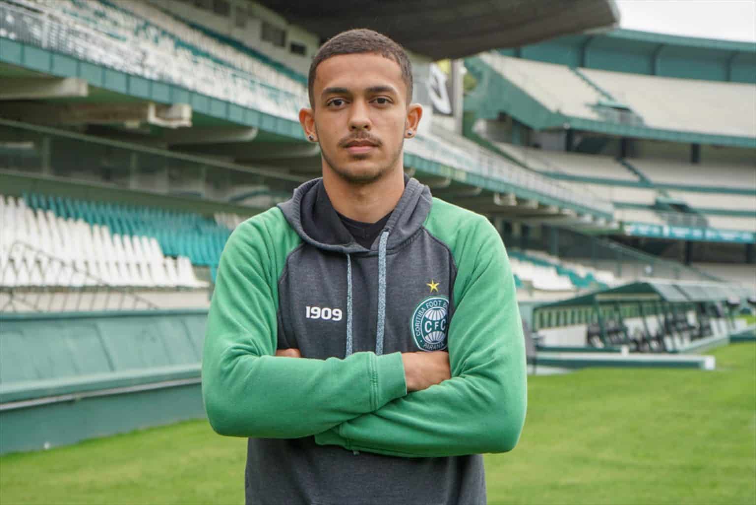 Valorizando a piázada: Coritiba renova com Bernardo