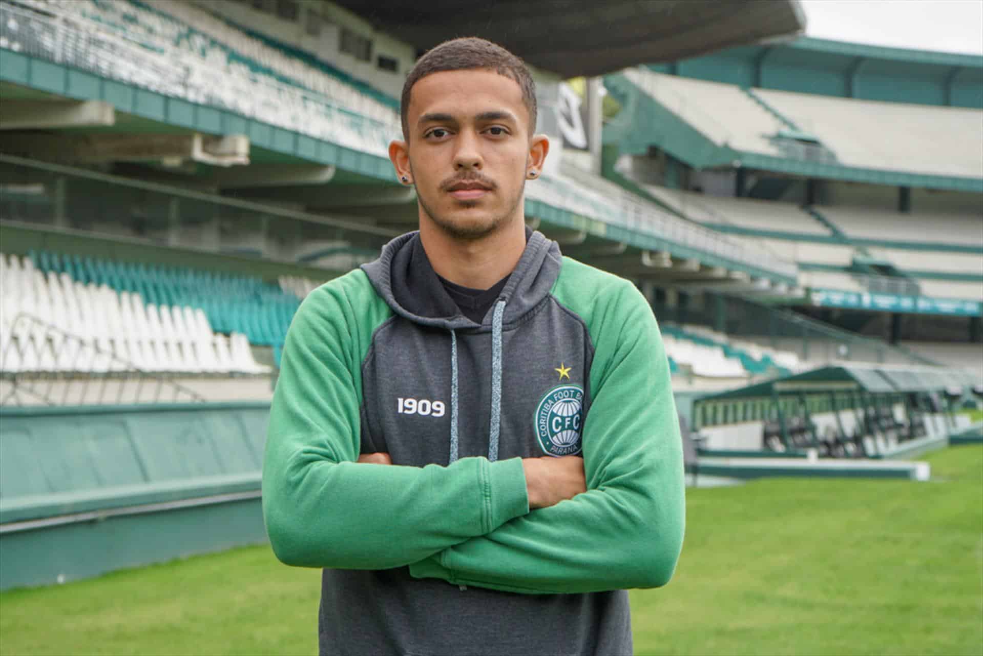 Valorizando a piázada: Coritiba renova com Bernardo