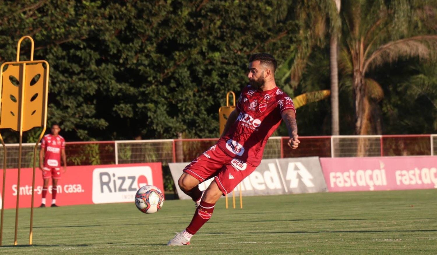 Depois de empréstimo, volante retorna ao Vila Nova