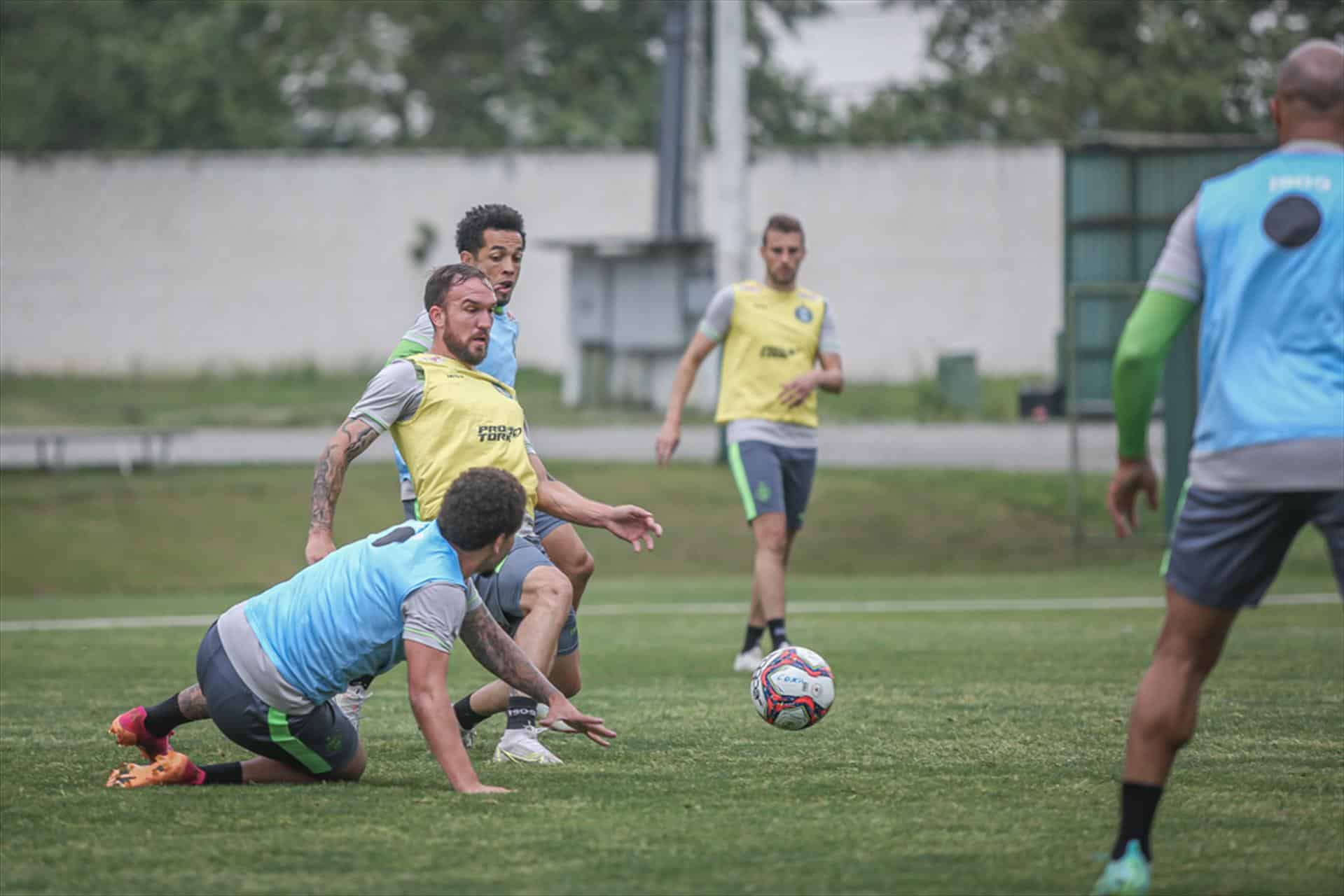 Biro retorna ao Coritiba, mas Morínigo fica sem Castán contra o Vitória