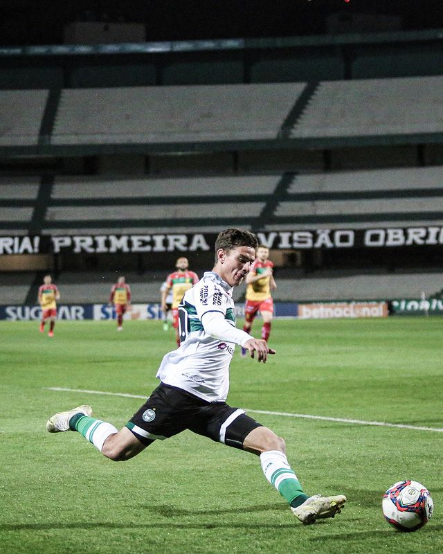 Natanael comemora sequência, assistências e boa fase do Coritiba