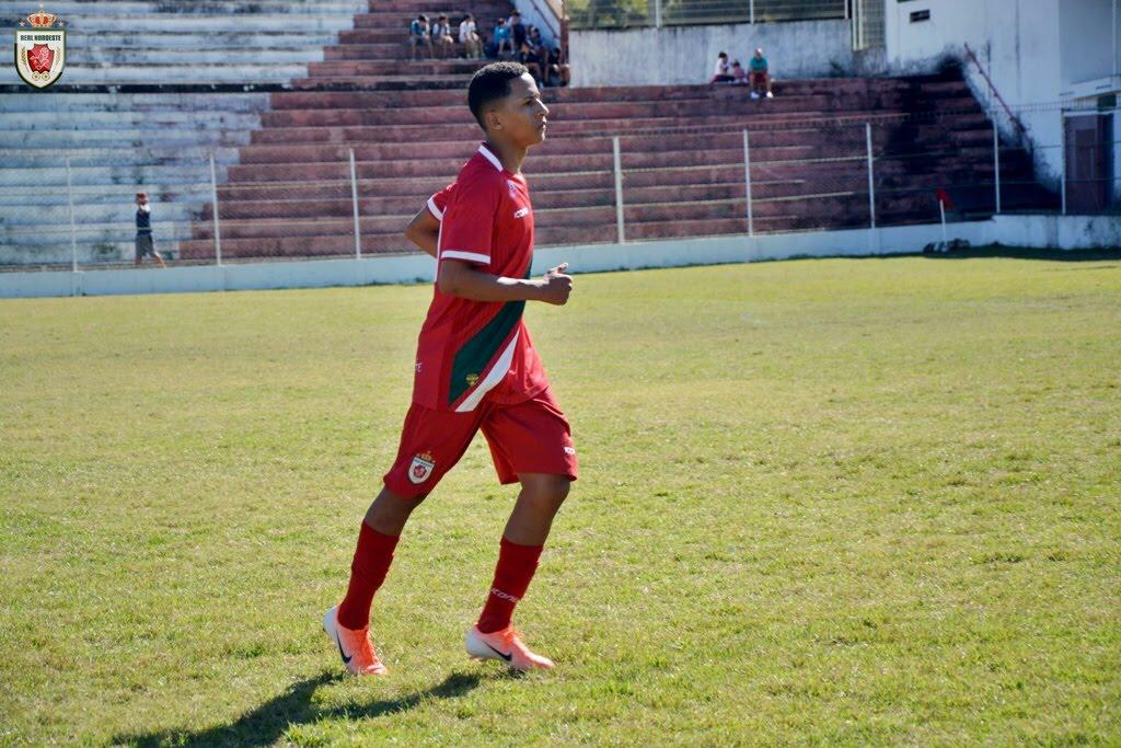 Promessas do Real Noroeste, Kayque e Alex falam sobre a expectativa de estarem relacionados para o jogo de sábado, pelos profissionais