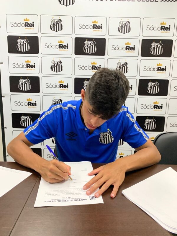 Santos contrata atacante do Red Bull Bragantino para sub-17