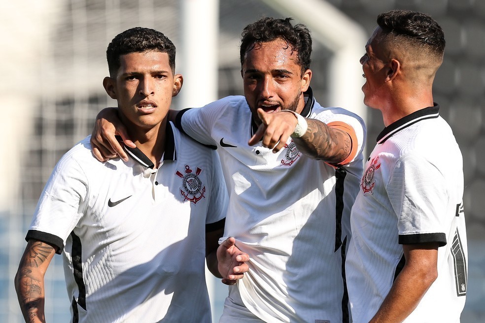 Brusque contrata três jogadores para o fim da Série B