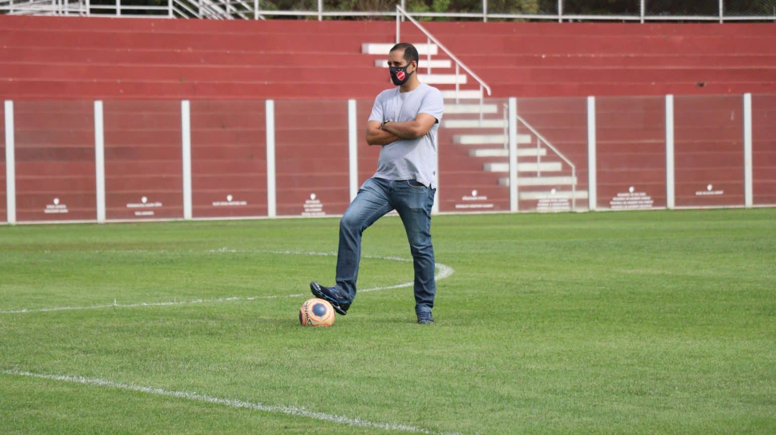 Presidente do Vila Nova se diz frustrado com quantidade de torcedores no OBA e desabafa: “decepcionante”