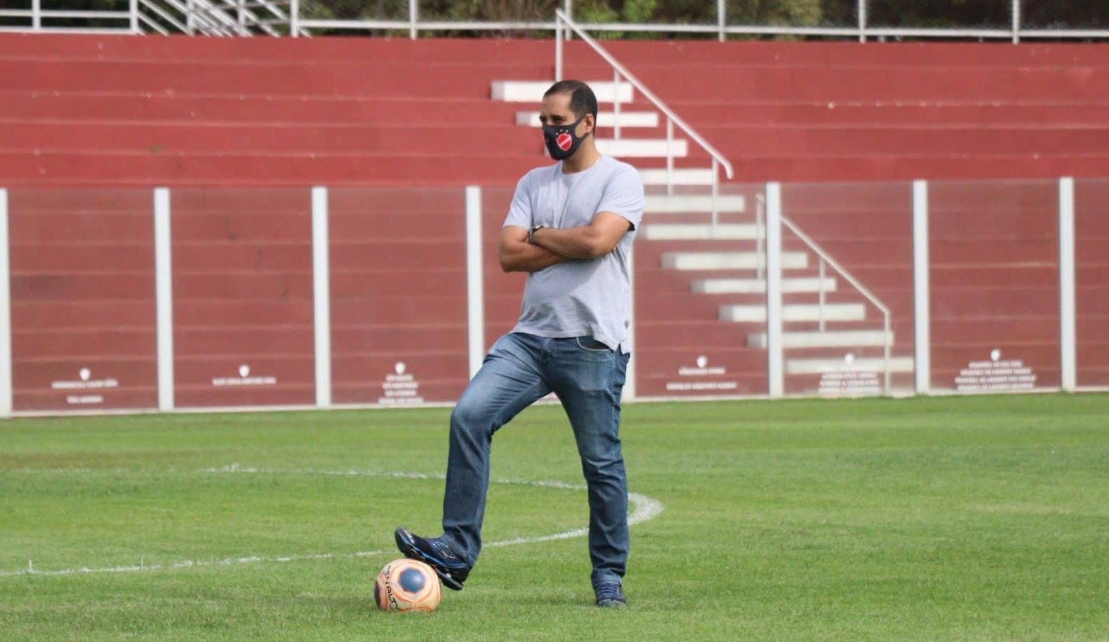 Presidente do Vila Nova se diz frustrado com quantidade de torcedores no OBA e desabafa: “decepcionante”