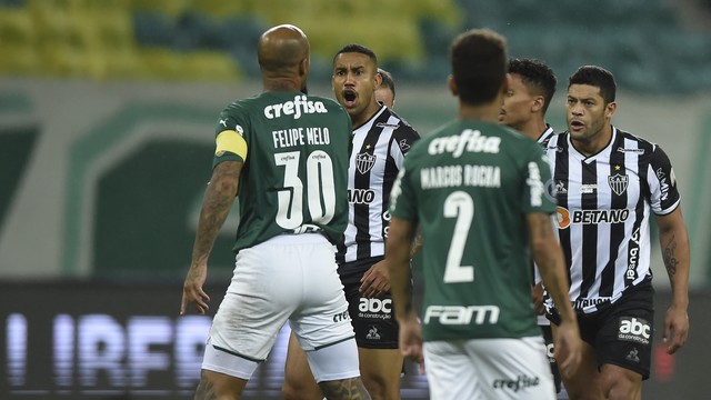 Sem polêmicas: Hulk comenta irritação ao ser substituído