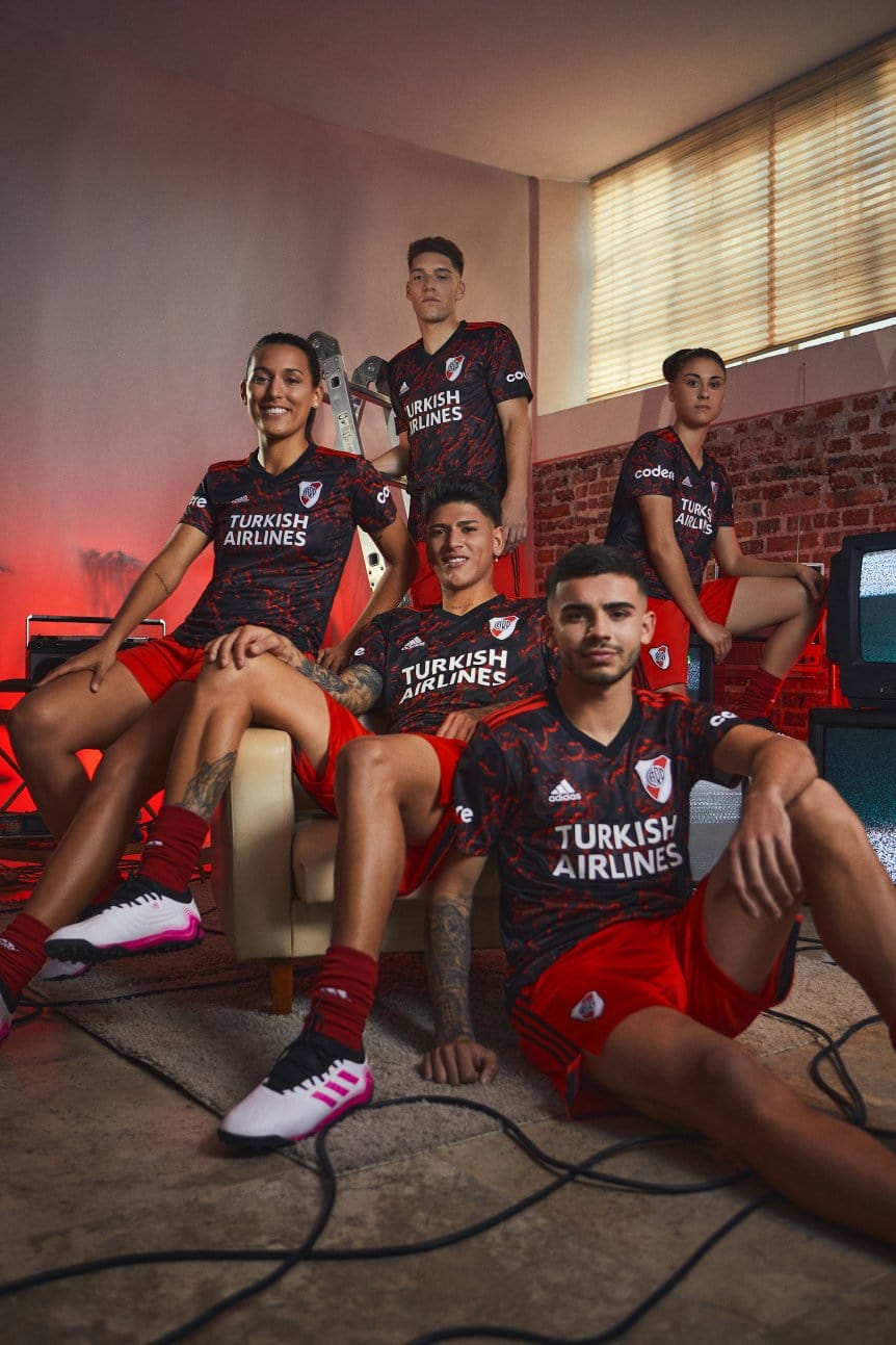 River Plate apresenta novo uniforme para temporada