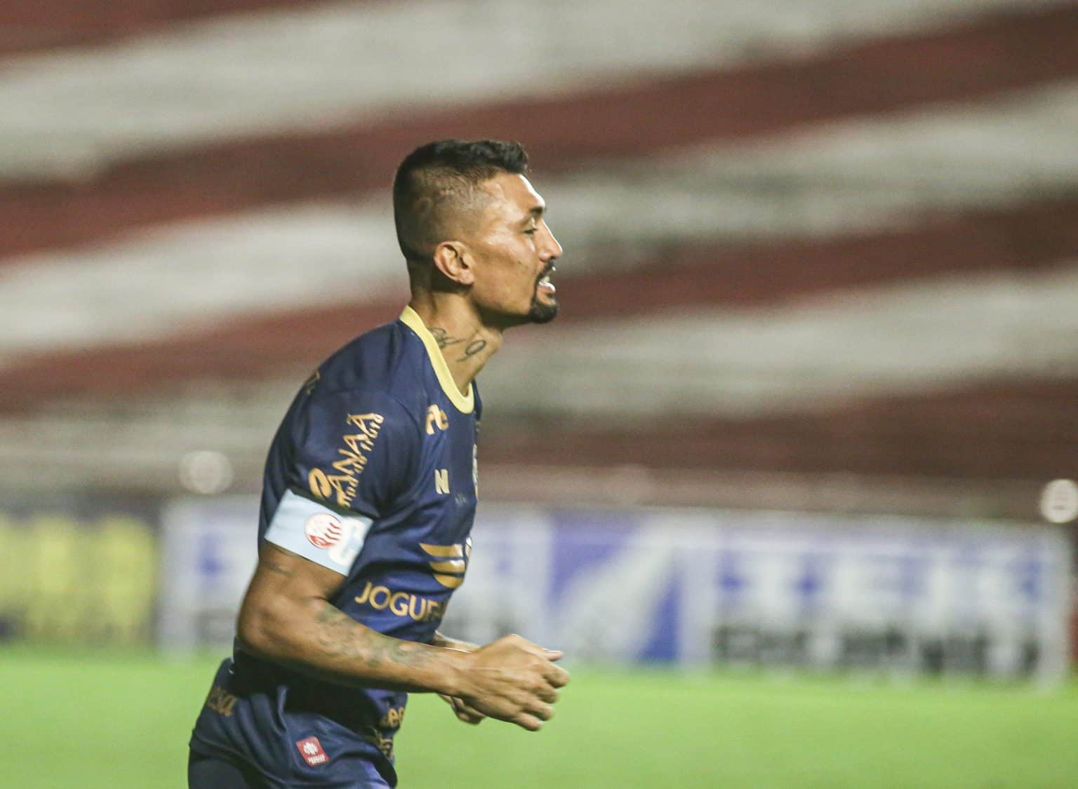 Náutico acerta renovação de contrato com Kieza