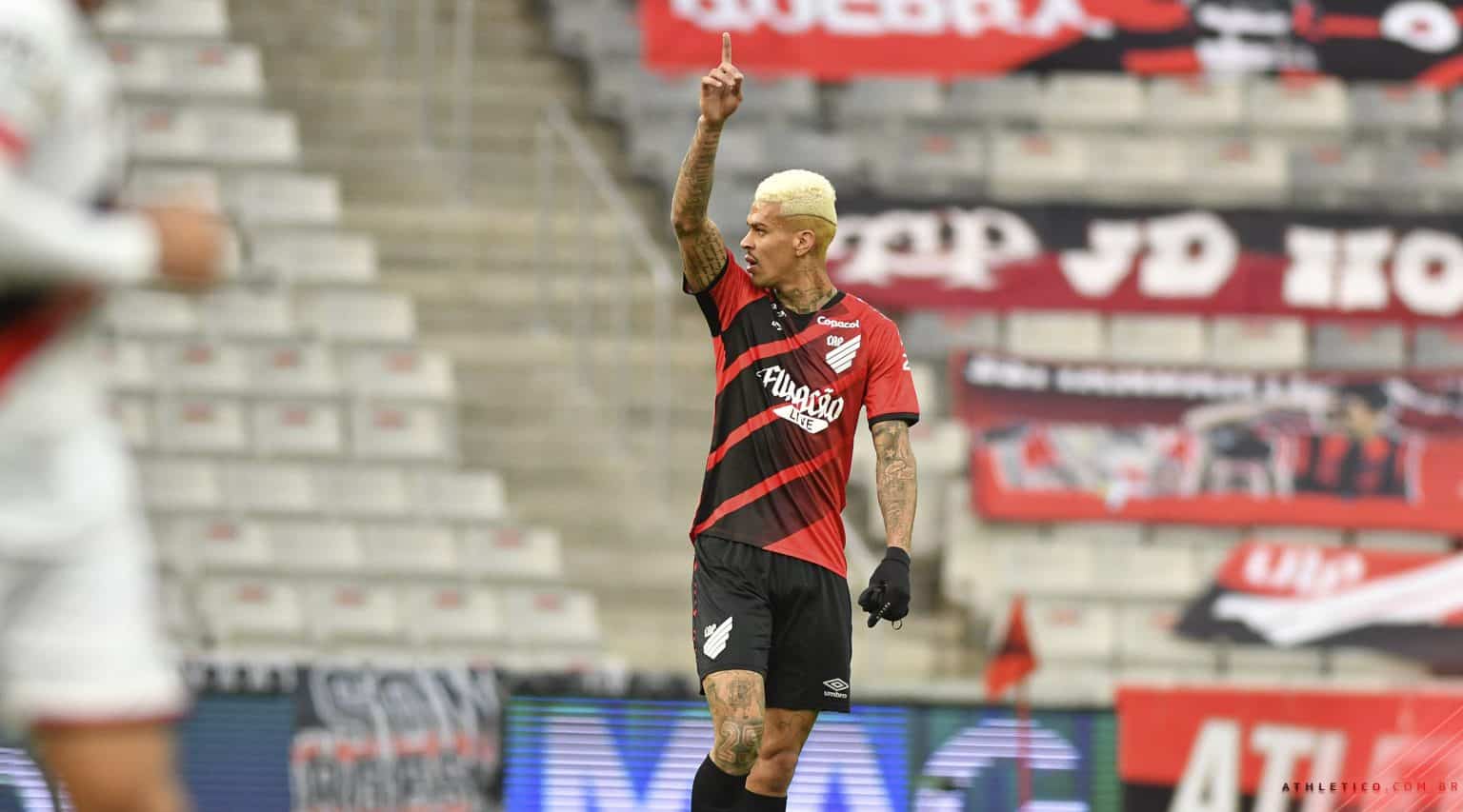 Richard é afastado do elenco do Athletico por problemas extracampo