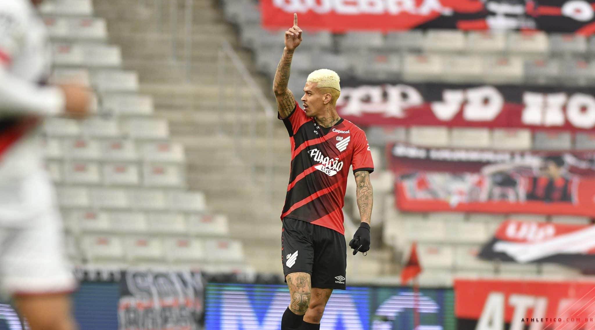 Richard é afastado do elenco do Athletico por problemas extracampo