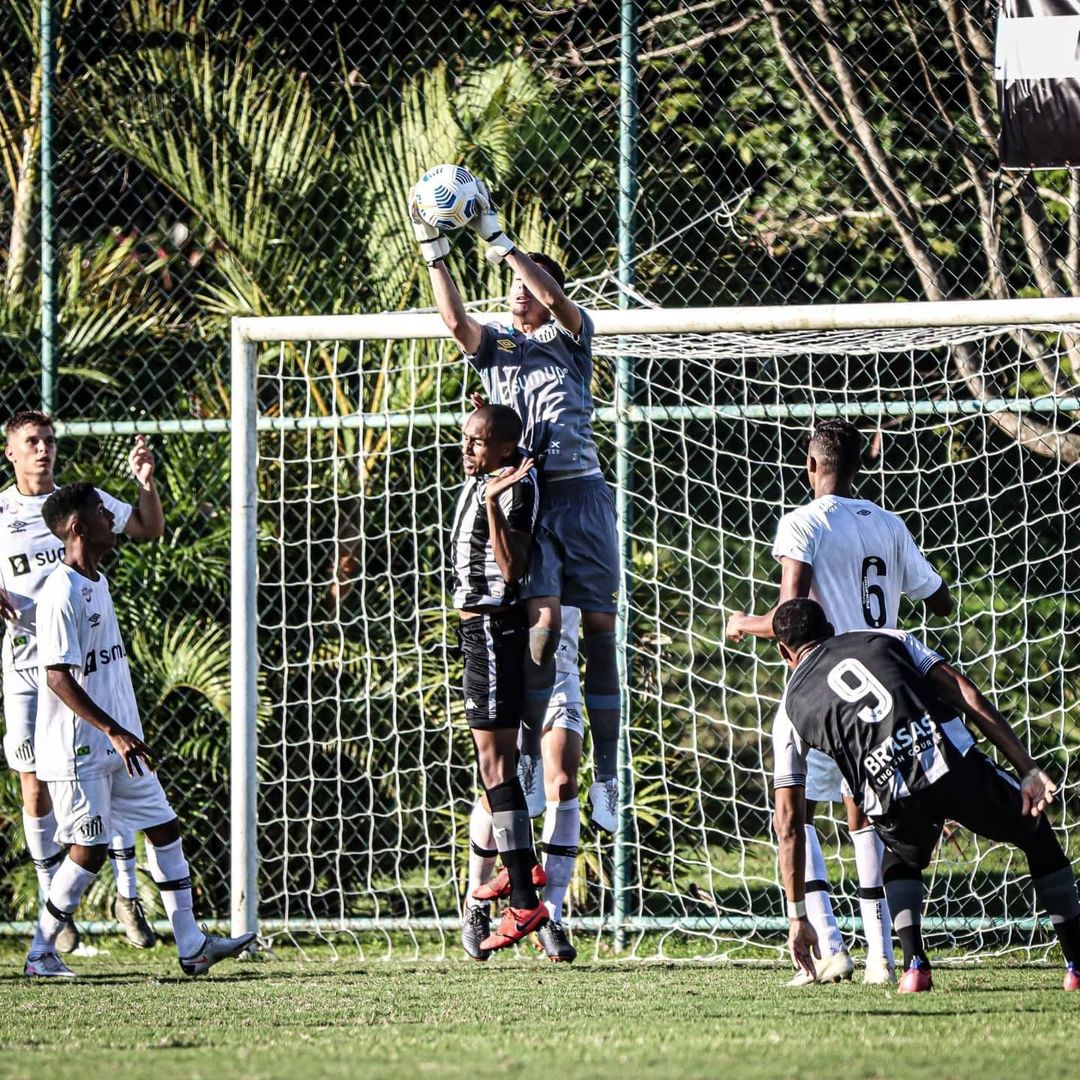 Eduardo Araújo se destaca e comemora momento: “Ajudar cada vez mais a minha equipe”