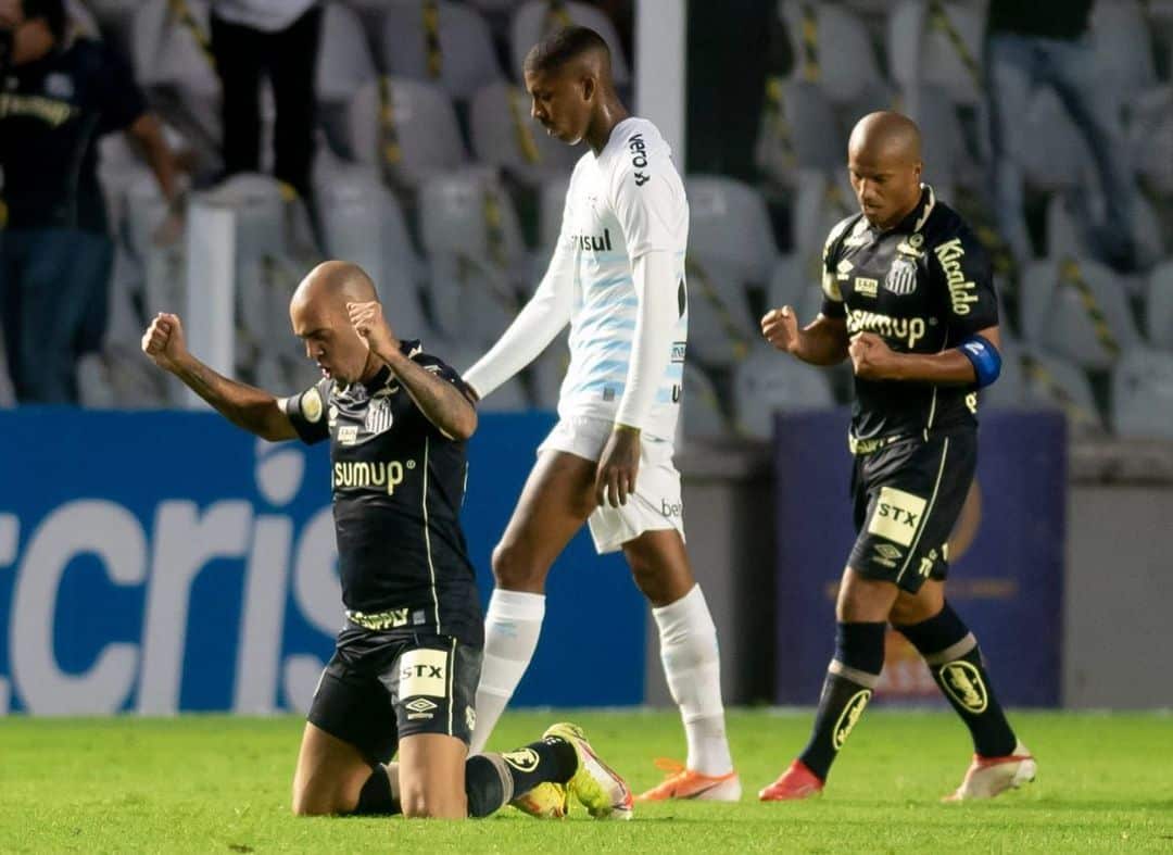 Diego Tardelli se destaca e acirra briga pela titularidade no Santos