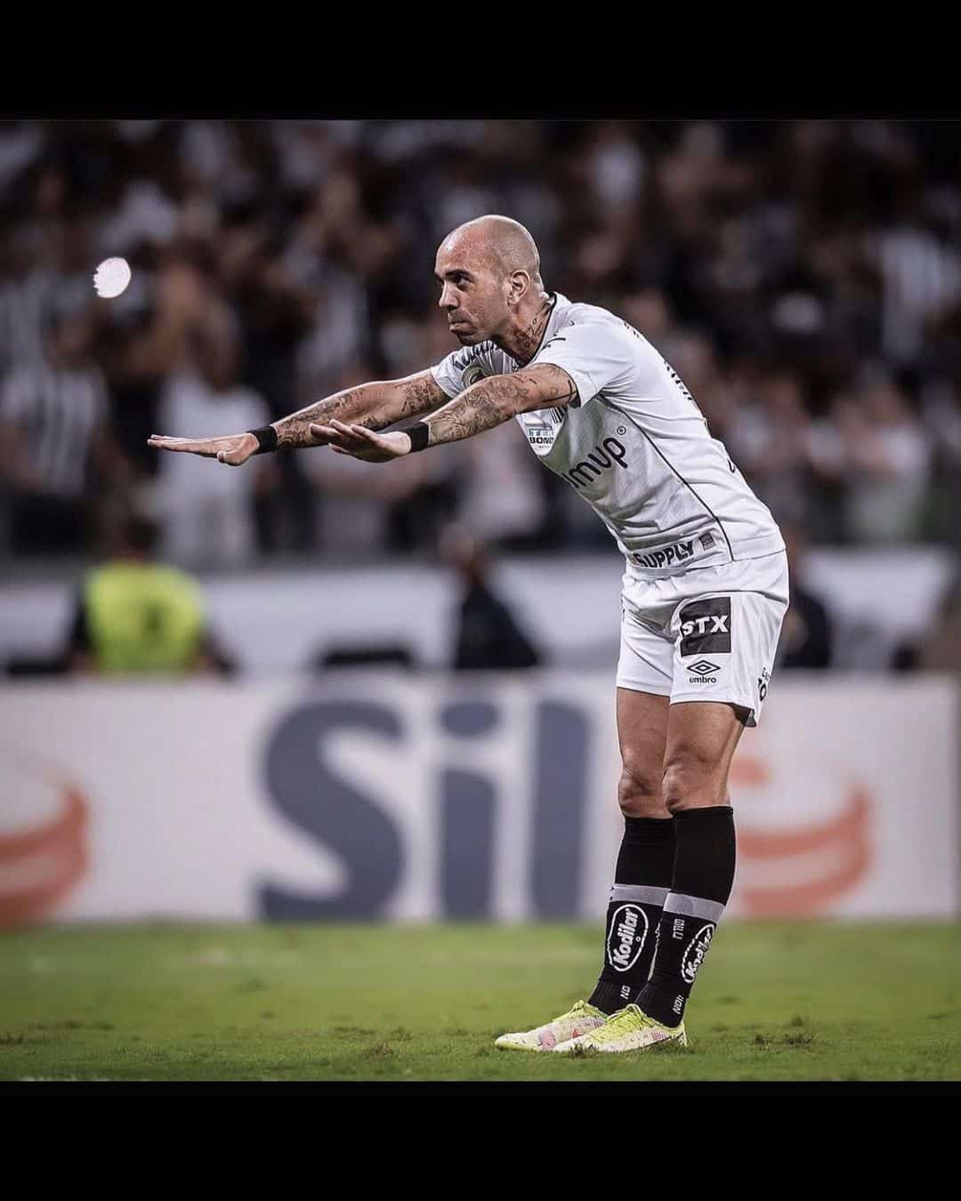 Tardelli reverencia torcida do Atlético-MG após homenagem: “Obrigado! Gratidão eterna”