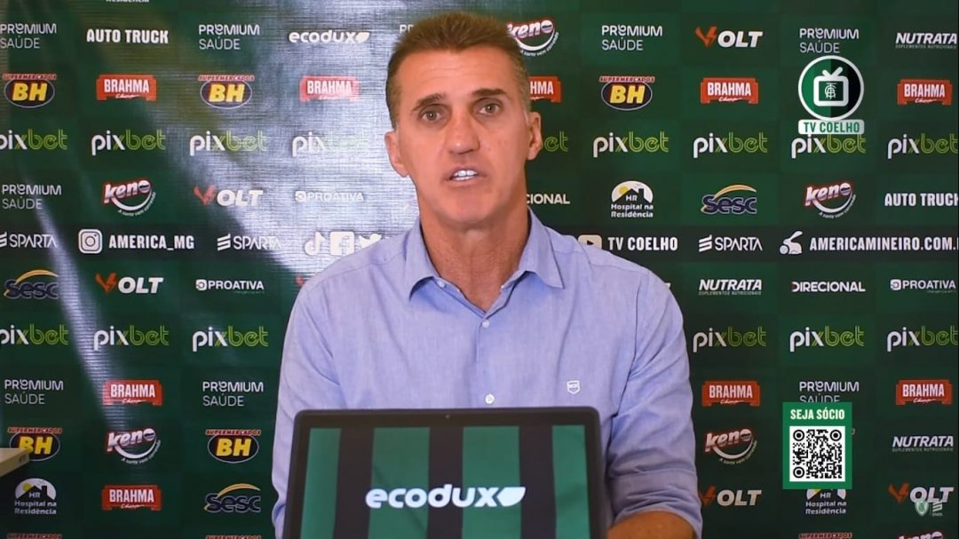 Vágner Mancini pede pés no chão após vitória