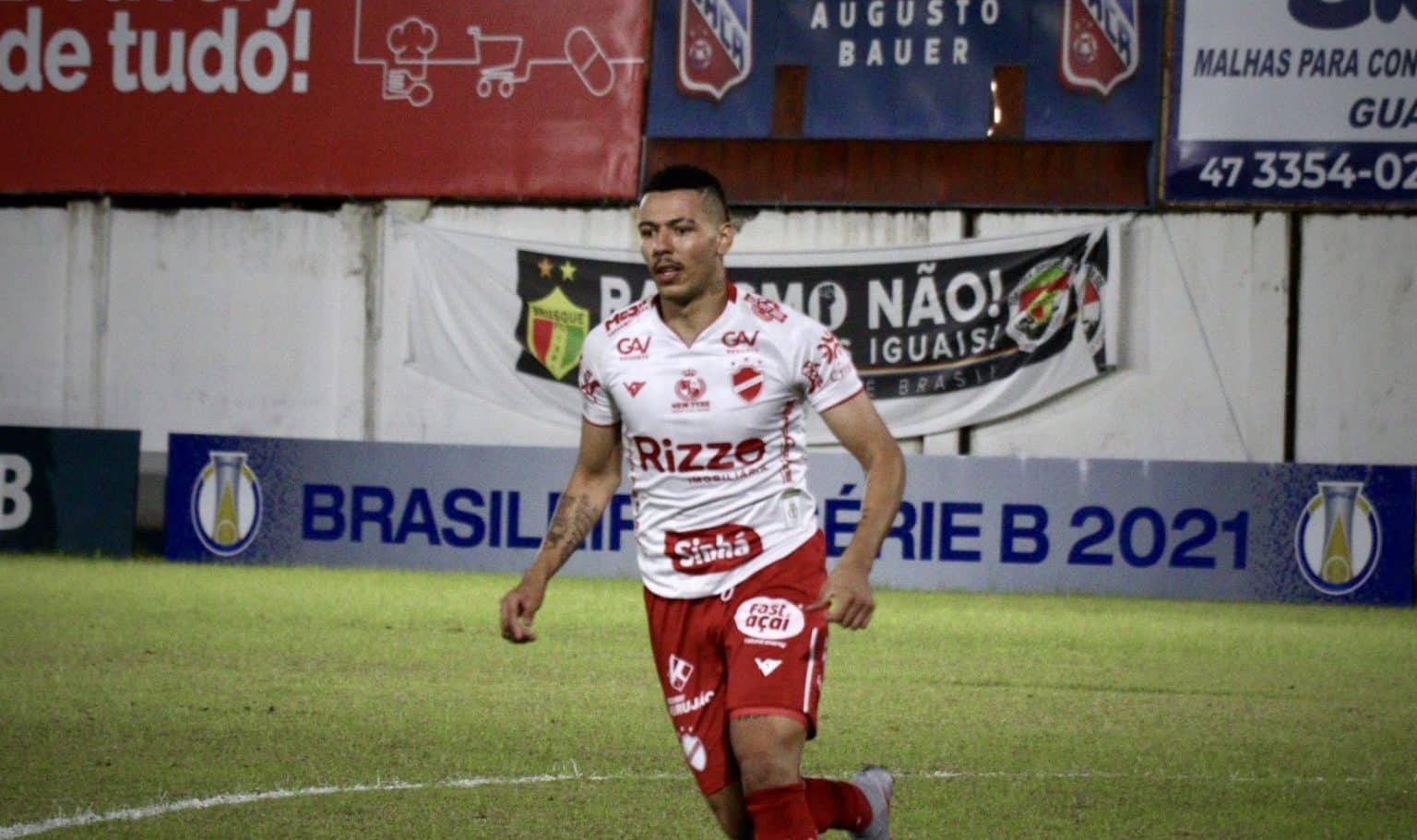 Clayton comp&otilde;e &lsquo;Sele&ccedil;&atilde;o da Rodada&rsquo; da S&eacute;rie B