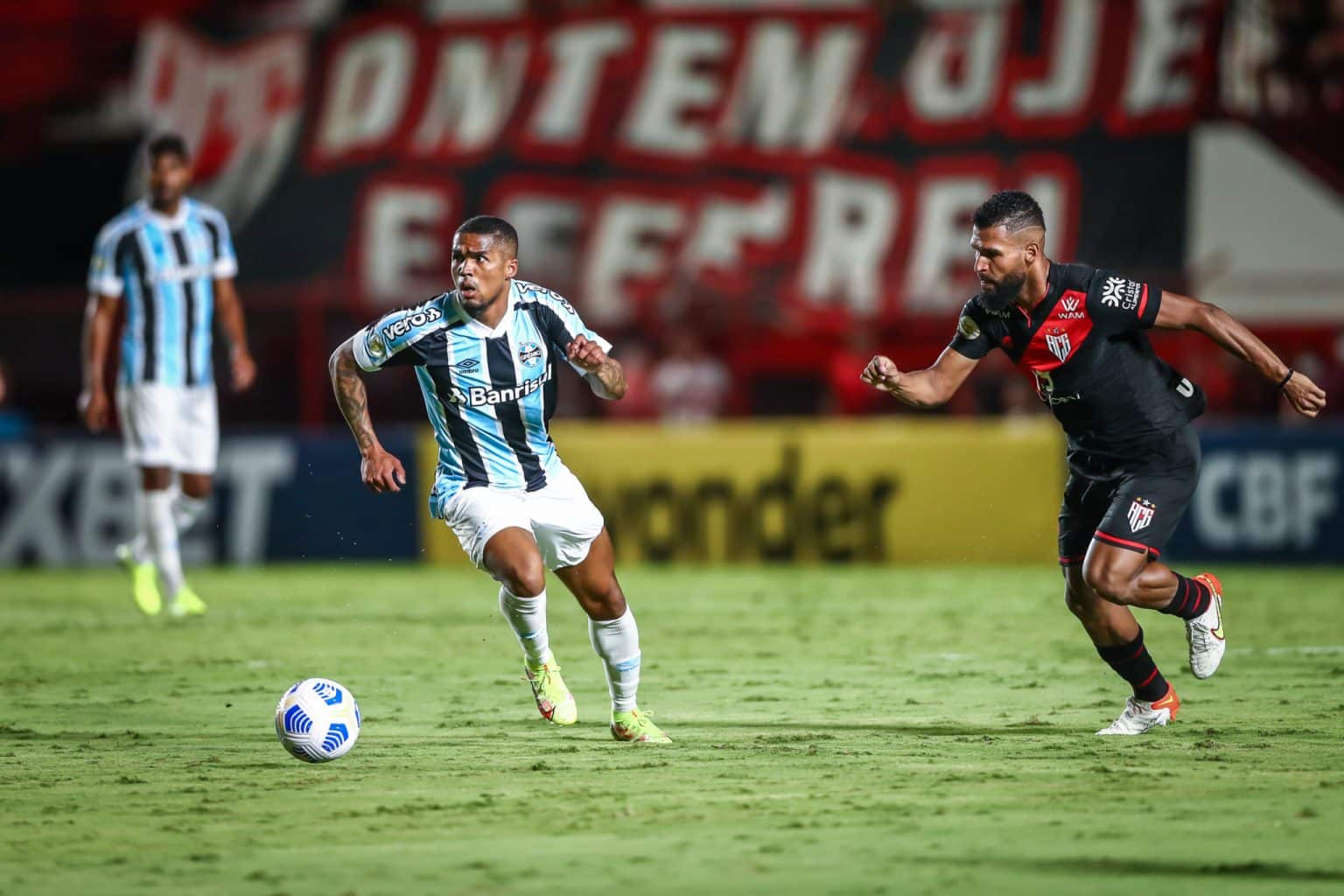 Grêmio sofre derrota e continua no Z4