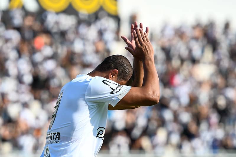 Dia de tirar a camisa do armário e torcer lá no Majestoso: Dia de Ponte Preta!