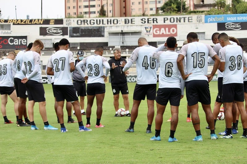 Ponte Preta no duelo contra o Goiás