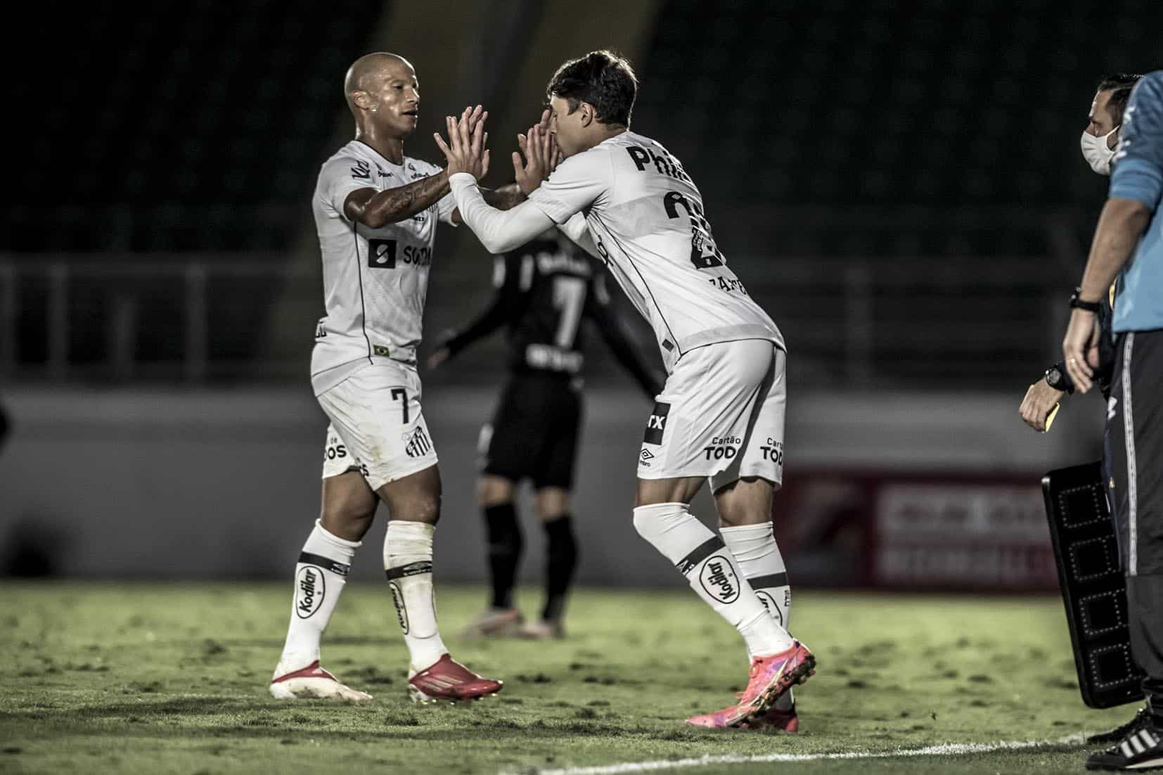 Zanocelo rasga elogios a Carlos Sánchez: “Muitas coisas que ele faz eu acho surreal”