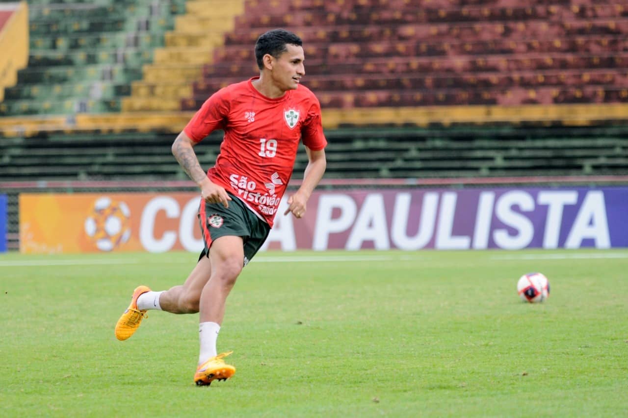 Portuguesa anuncia renovação com meia Geovani