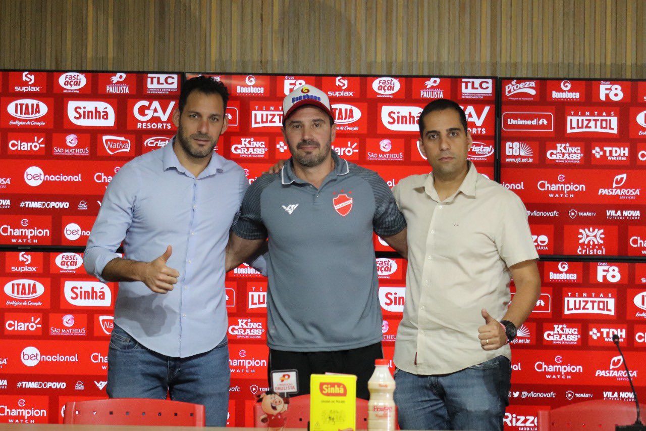 Vila Nova apresenta novo técnico