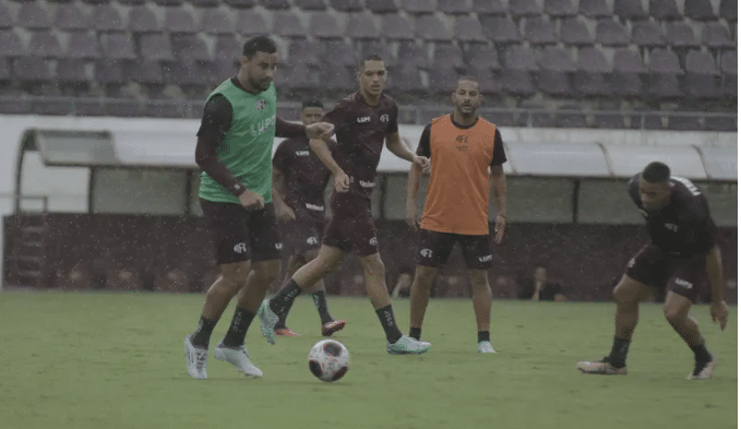 Guarani sonda contratar destaque da Ferroviária e craque venezuelano