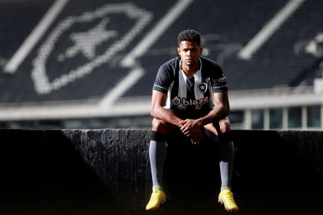 Botafogo acerta com meio-campista paraguaio e atacante ex-Fortaleza