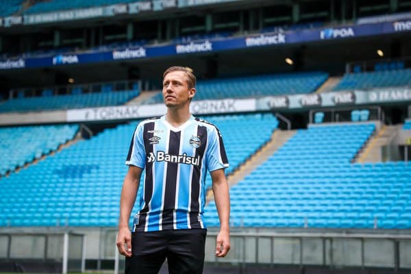 Lucas Leiva anuncia aposentadoria e deixa o Grêmio