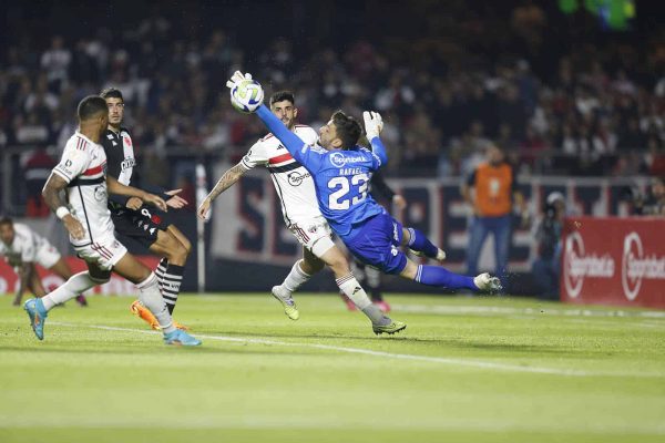 Destaque do S&atilde;o Paulo, goleiro Rafael projeta 'meta ousada' no Tricolor